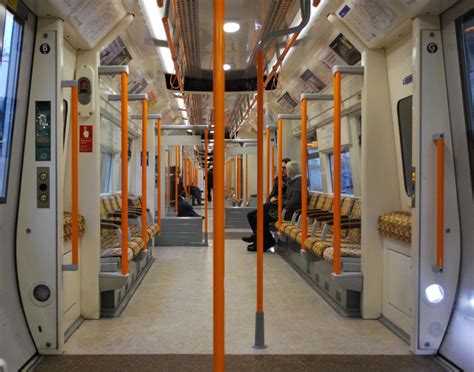 London_Overground_Train_Interior - London Cyclist