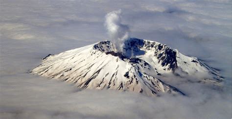 'I'm back bitches': Washington state's Mount St. Helens volcano hit by ...