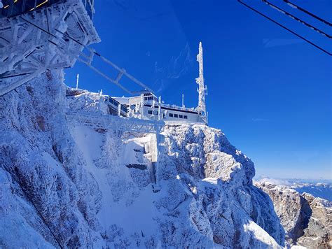 Ankunft mit der Eibsee-Seilbahn auf der vereisten Zugspitze