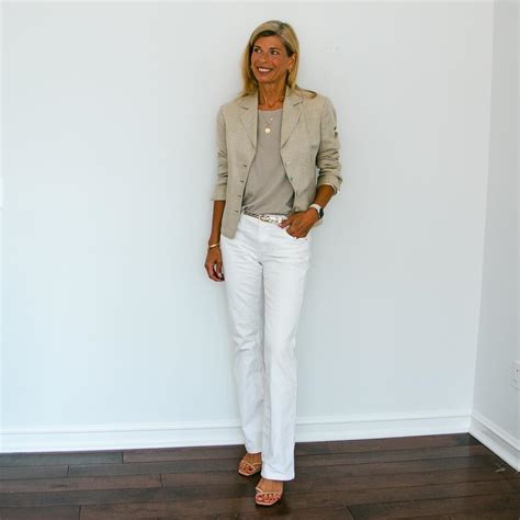 10 Ways to Style Your White Jeans Outfit