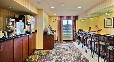 Cobblestone Inn and Suites in Oshkosh, Wisconsin - Hotel Accomodations ...