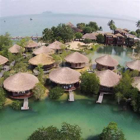 11 water villas in Thailand with stunning water views that will take your breath away!