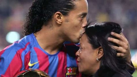 Ronaldinho's mother... The death of his mother dissolves Ronaldinho