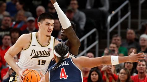 Purdue's Zach Edey dishes out career-high 5 assists in win vs. Arizona