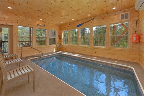 "Scenic Mountain Pool" 2 Bedroom Cabin with Pool Near Pigeon Forge