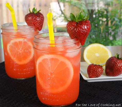 Strawberry Lemonade | For the Love of Cooking