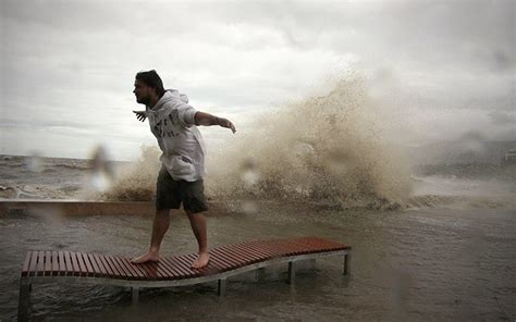 Cyclone Yasi: Queensland wakes up after cyclone causes widespread ...