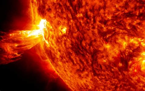 The Largest Solar Flare In A Decade | Youngzine Science