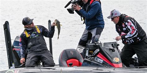 Dustin Connell leads Day 1 of Bass Pro Shops REDCREST Presented by ...