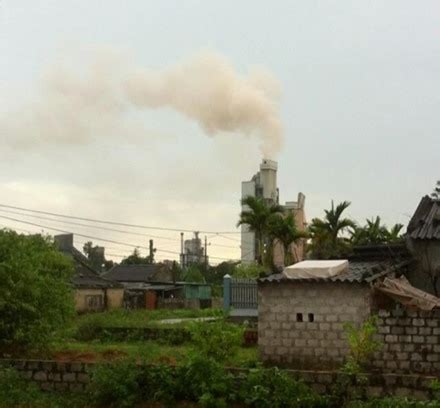 Hạ Long cement factory causing pollution