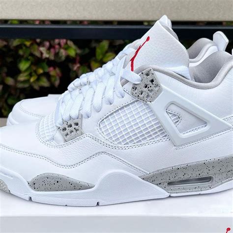 Air Jordan 4 Retro White Oreo