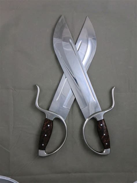 File:Wing Chun Hybrid Blade Style Butterfly Swords.JPG - Wikipedia
