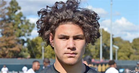 Four-star OLB Laiatu Latu mulling over all his options