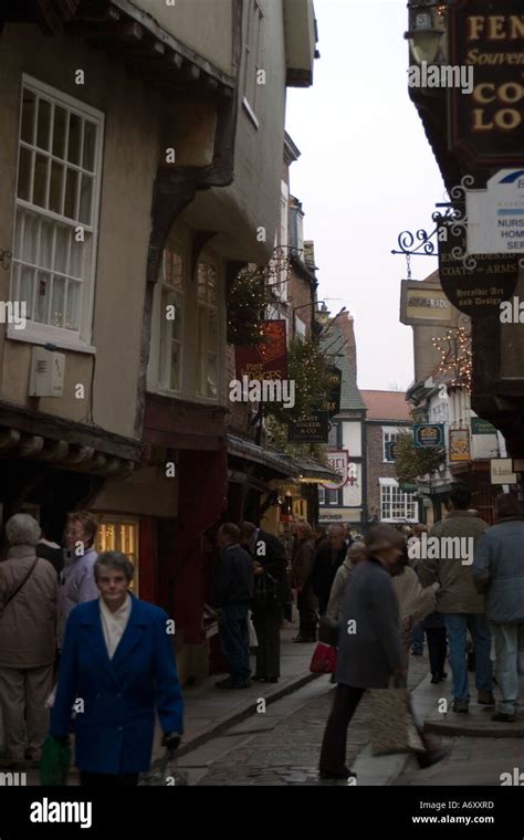 Shambles christmas york yorkshire england hi-res stock photography and images - Alamy