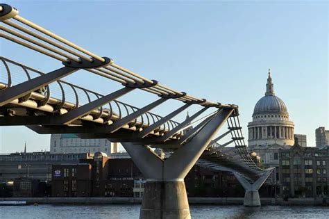 Wobbly Bridge London: Millennium - e-architect