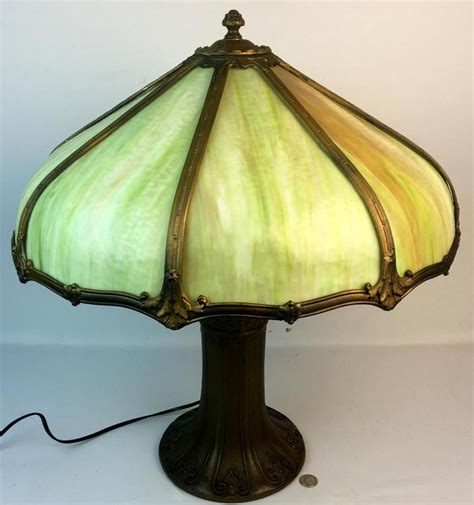 Lot - Antique c. 1920 Art Deco Table Lamp w/ Bent Green Slag Glass 8 ...