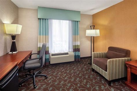 Hampton Inn & Suites by Hilton Toronto Airport - UPDATED 2022 Prices, Reviews & Photos ...