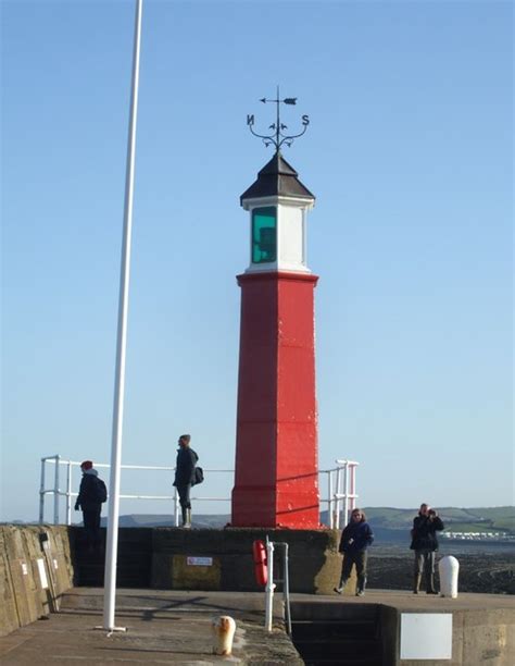 Watchet lighthouse © N Chadwick :: Geograph Britain and Ireland