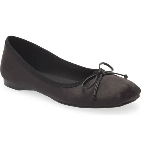 The Best Flats to Wear If You Have Simple Style | Who What Wear