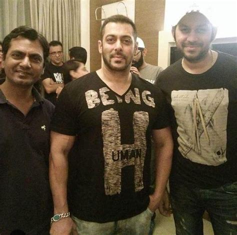 Salman Khan SURPRISED his brothers Arbaaz and Sohail Khan on the sets ...