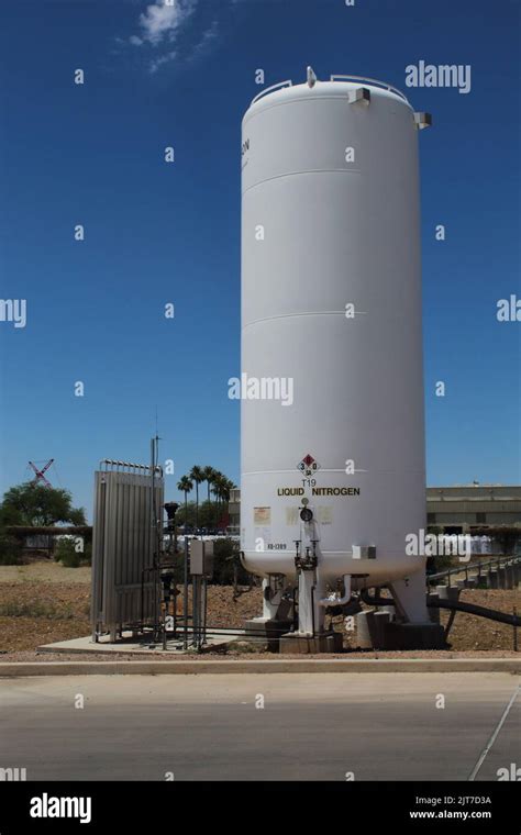 Liquid nitrogen tank hi-res stock photography and images - Alamy