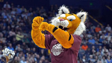 March Madness' Worst Team To Play Shortest As Dancing Mascot Returns ...