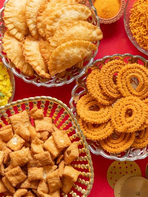 8 Dishes That Are Included In Maharashtrian Diwali Faral