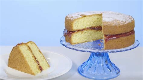 Mary Berry's Victoria sponge | Baking Recipes | GoodtoKnow