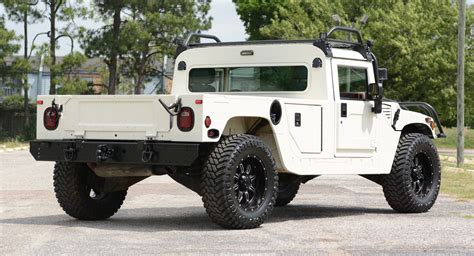 For $40k, Would You Pick This Hummer H1 Pickup Or A Jeep Gladiator? | Carscoops | 자동차, 오토바이