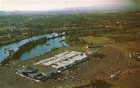 Malls of America - Vintage photos of lost Shopping Malls of the '50s, '60s & '70s