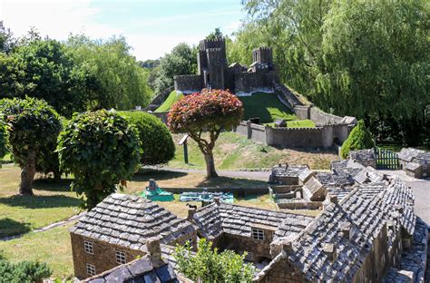 Corfe Castle village | Swanage.co.uk