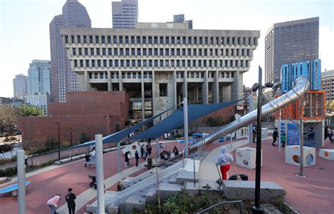 Boston City Hall Plaza Reopens – World Landscape Architecture