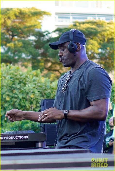 Idris Elba Hops Into the DJ Booth to Spin Some Hits During Miami Music Week: Photo 4913568 ...