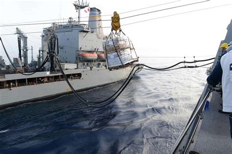 U.S. Sailors aboard the amphibious transport dock ship - NARA & DVIDS ...