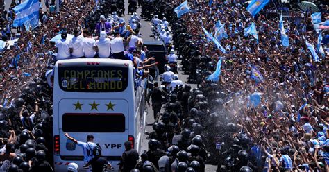 Argentina World Cup champions welcomed with massive street celebrations