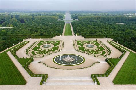 Photo : Vue aérienne des jardins à la française du Château de… | Versailles garden, Landscape ...