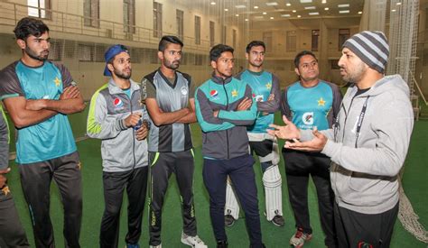 Sarfaraz Ahmed Meets Pakistan U-19 Players And Shared All His Valuable ...