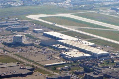 File:Montreal-Dorval Airport 1c.JPG - Wikimedia Commons