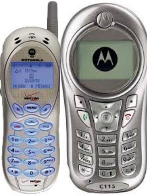 Does anyone remember these Motorola phones from the early 2000s? : r ...