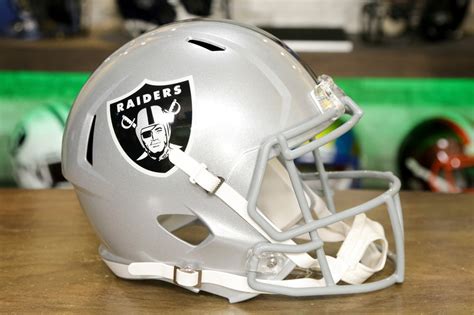 Las Vegas Raiders Riddell Speed Replica Helmet – Green Gridiron, Inc.