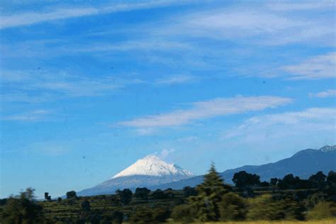 via GIPHY #CUAPALLIMOOTS | Popocatépetl, Natural landmarks, Giphy