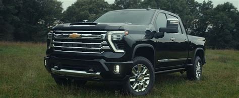 2024 Chevrolet Silverado HD Goes Official With More Powerful Duramax V8 ...