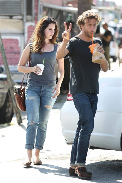 Lana Del Rey With a Male Friend on Abbot Kinney in Venice Beach ...