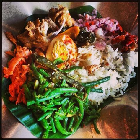 Nasi campur bali | Dinner recipes, Indonesian food, Food