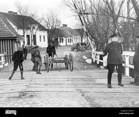 German polish border hi-res stock photography and images - Alamy