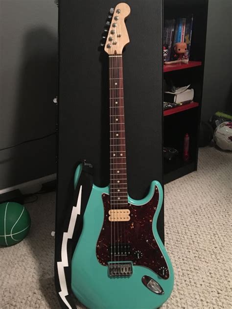 My (almost) exact replica of Rivers Cuomo’s guitar. (With Lightning Strap) : r/weezer