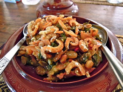 Tea Leaf Salad (Leh-Pet Thouk) Many new arrivals to Yangon (Myanmar) could be forgiven for ...