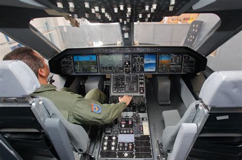 Embraer KC-390 cockpit mock up | Aviones, Aviones comerciales, Combate