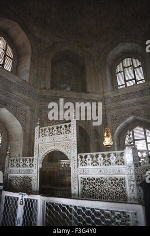 Tomb in the inner Taj Mahal, Taj Mahal, UNESCO World Heritage Site, Agra, Uttar Pradesh, India ...