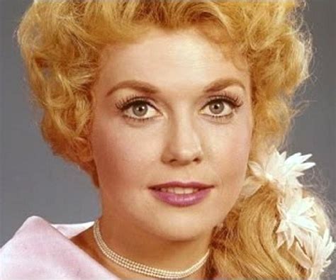 Donna Douglas Biography - Facts, Childhood, Family Life & Achievements